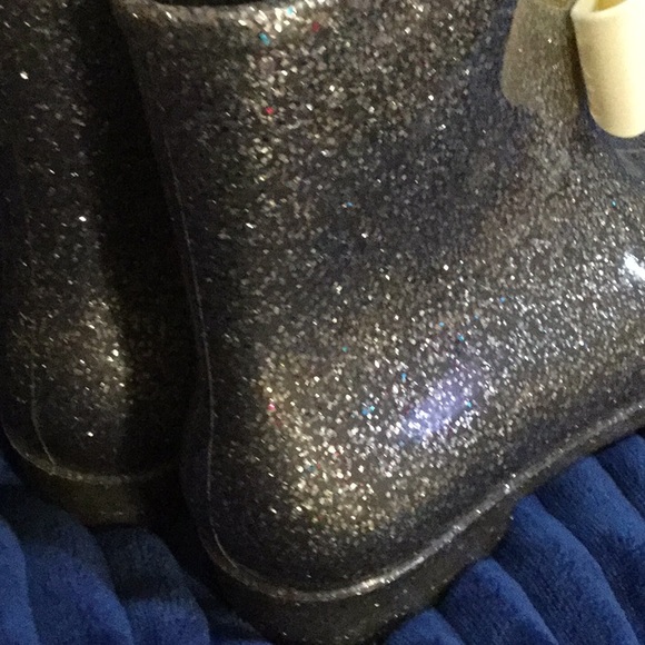 Rain boots! - Picture 3 of 5